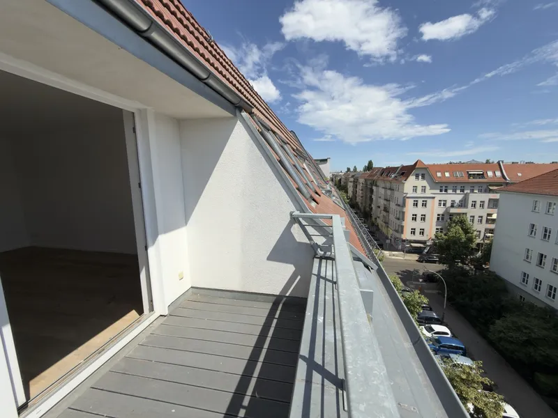 Großzügige Dachgeschosswohnung mit Doppelterrasse in der nähe vom Boxhagener Platz — photo 1